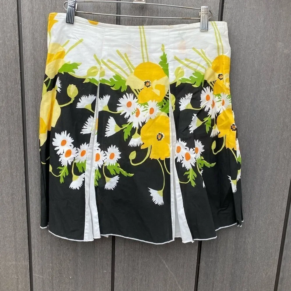 Julie's Closet Floral Skirt‎